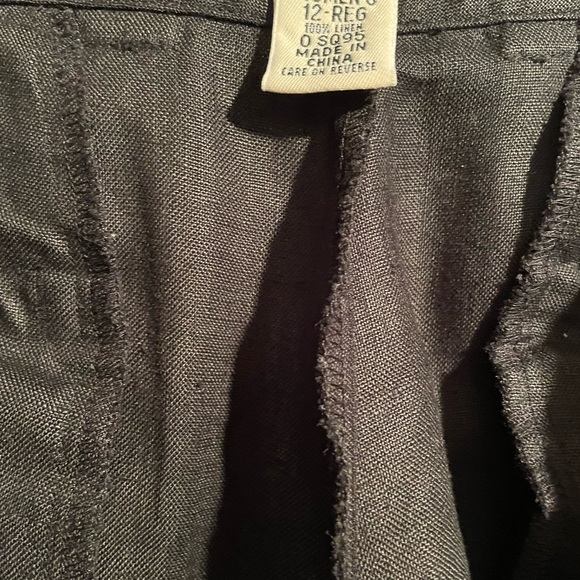 Blk wide/legged cropped style pant; zipper/pockets; cool/comfortable; soft - Picture 1 of 2